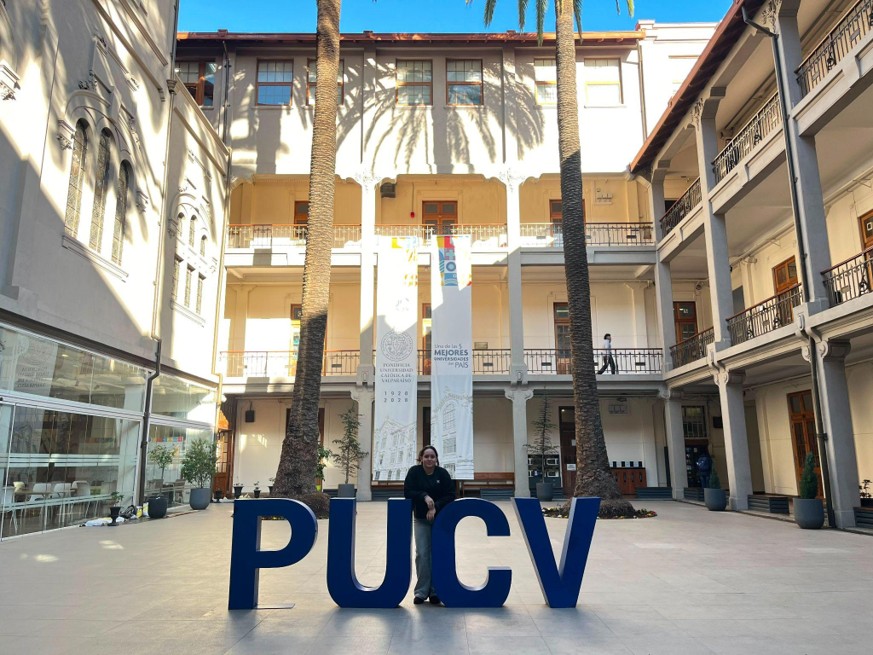 Estudiante Valery Parada Torres en la PUCV