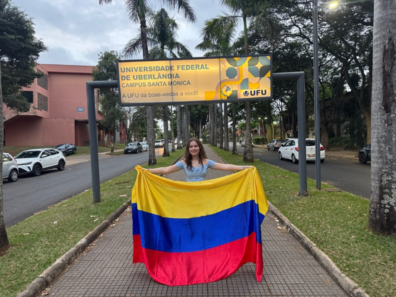 Estudiante Maylen Valentina Santiago García en Brasil